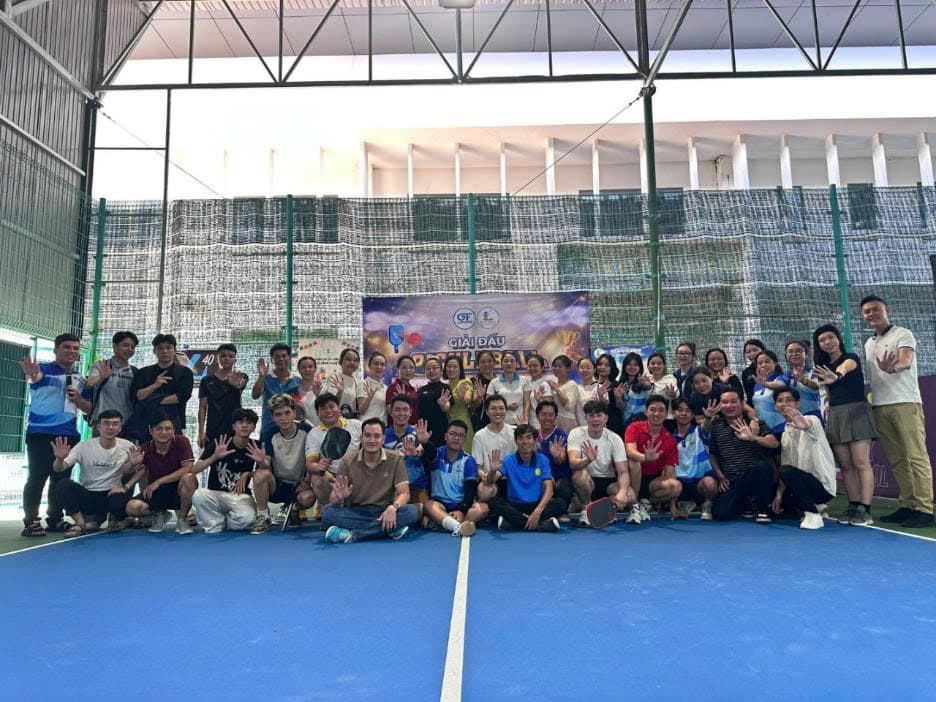CUỘC THI ONLINE 'THẦY CÔ TRONG TRÁI TIM EM'